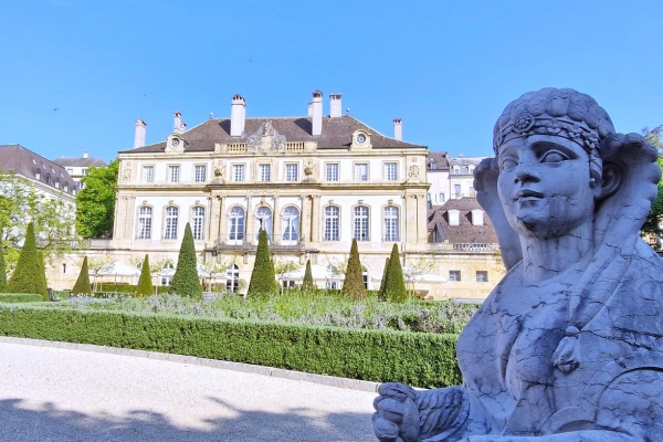 64. Neuchâtel, côté ville - côté nature (NE)