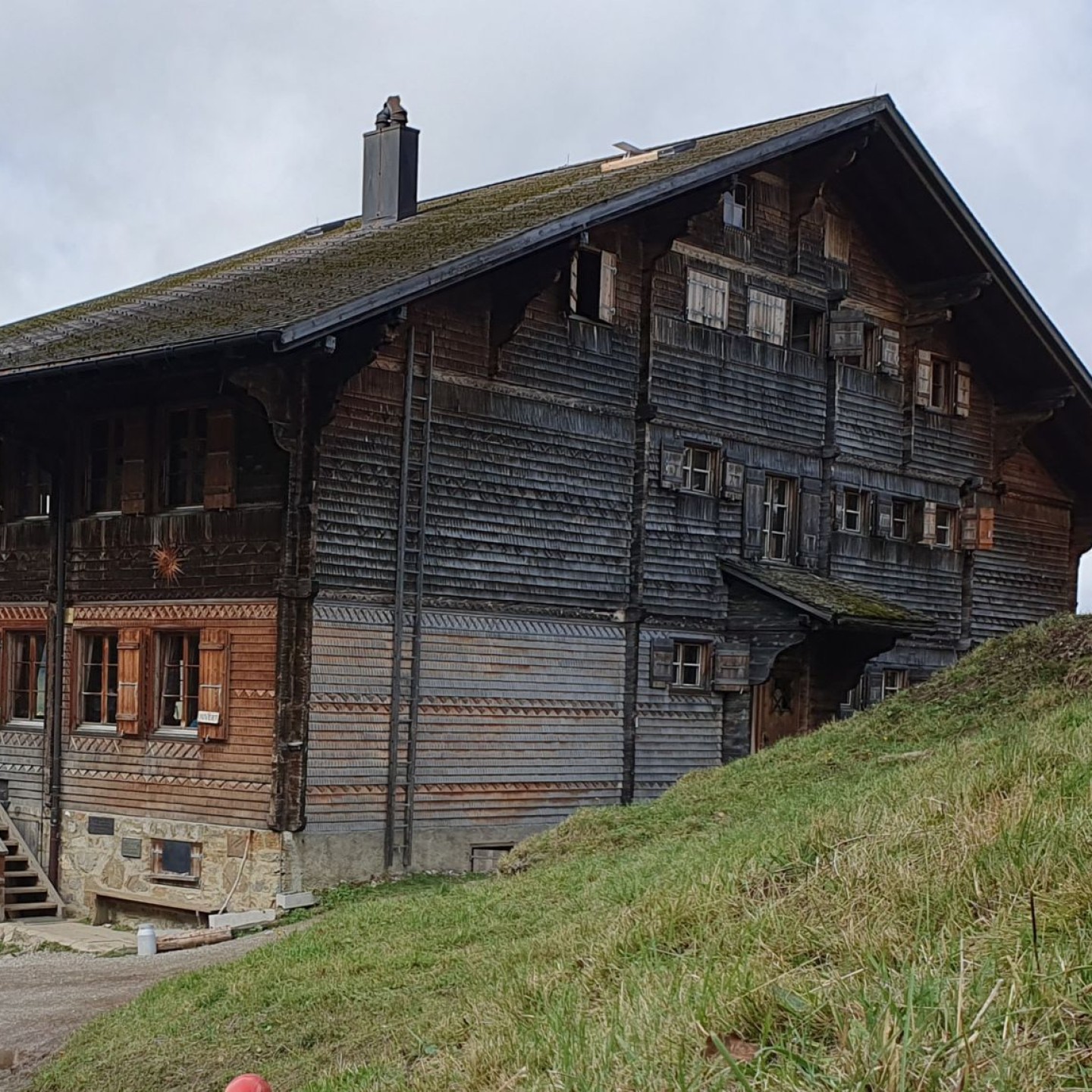 20250914_111300_Chalet_Regiment